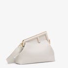 حقيبة Fendi First بحجم متوسط