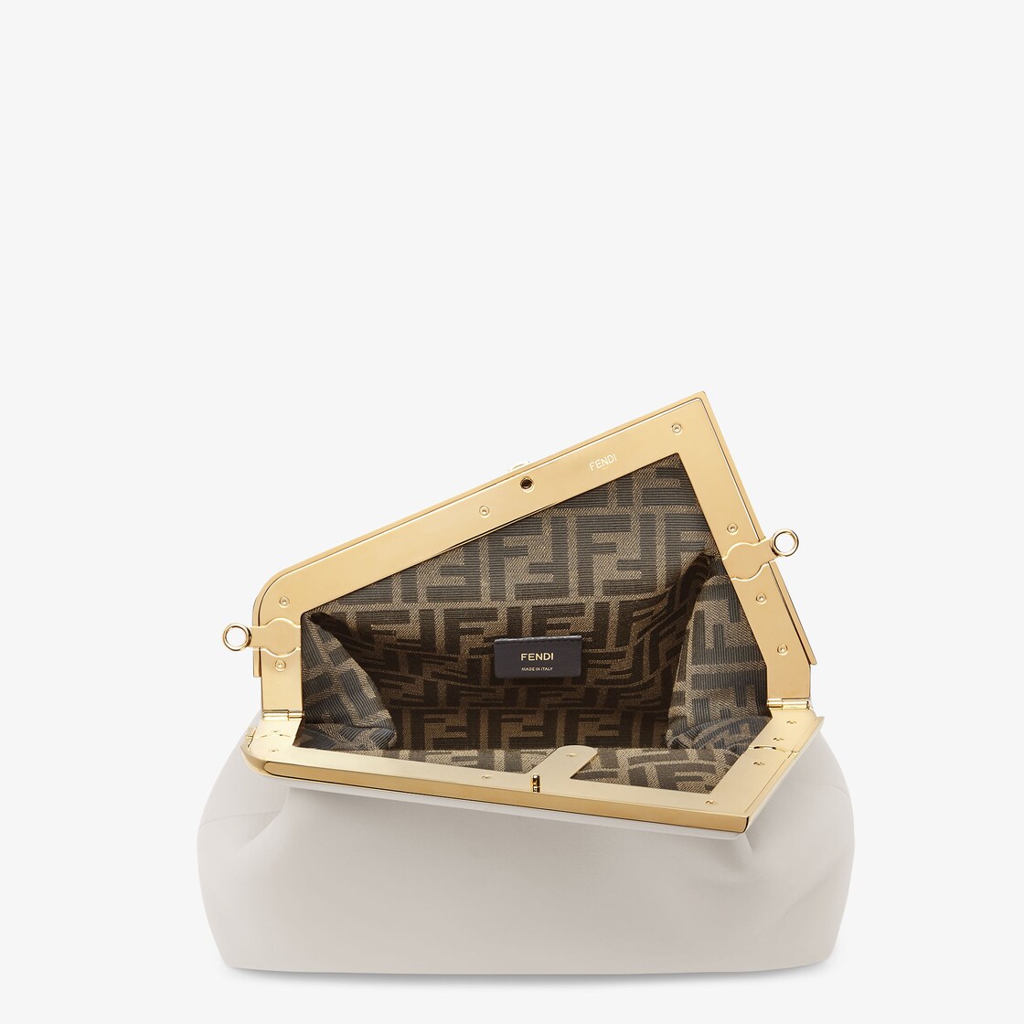 حقيبة Fendi First بحجم متوسط
