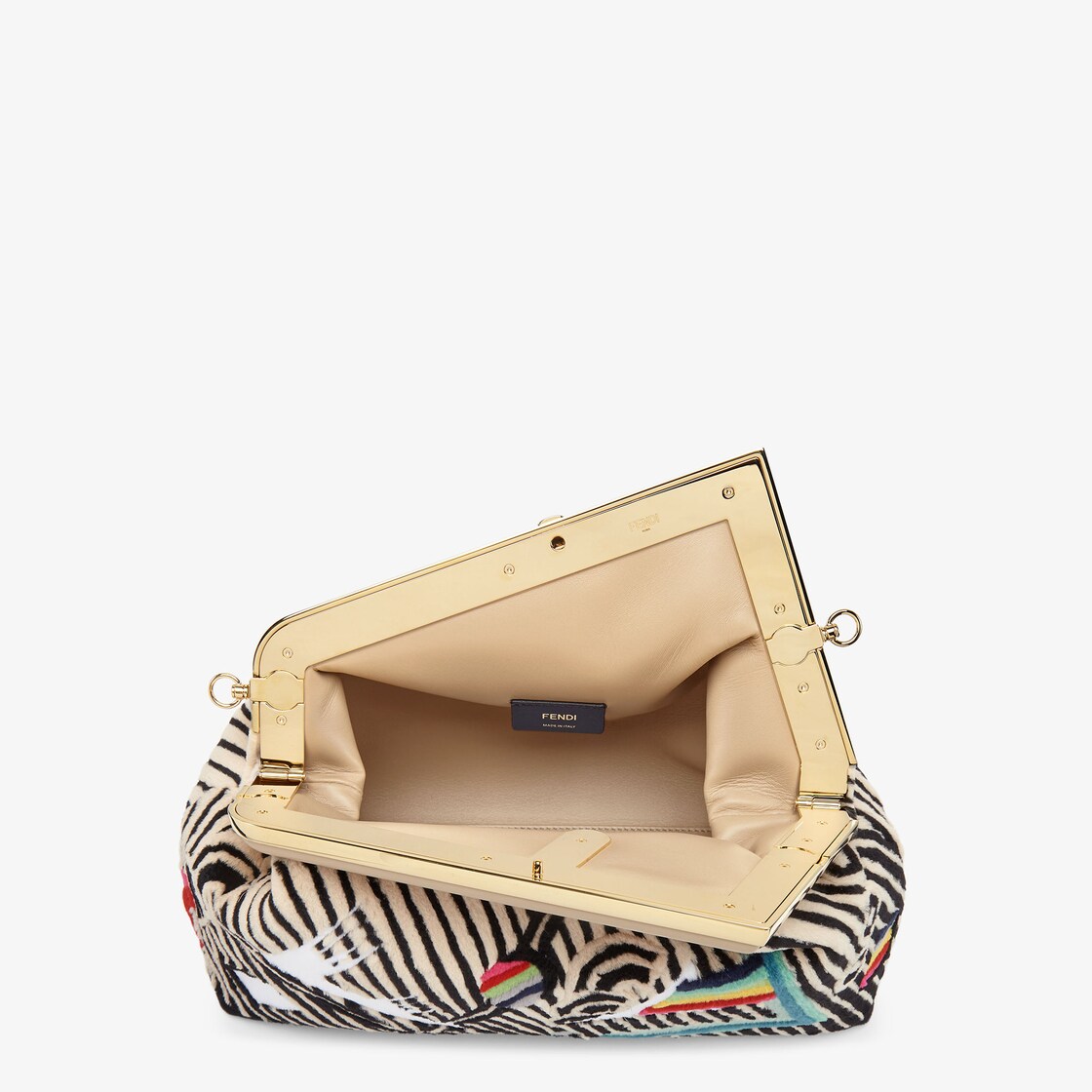 حقيبة Fendi First بحجم متوسط