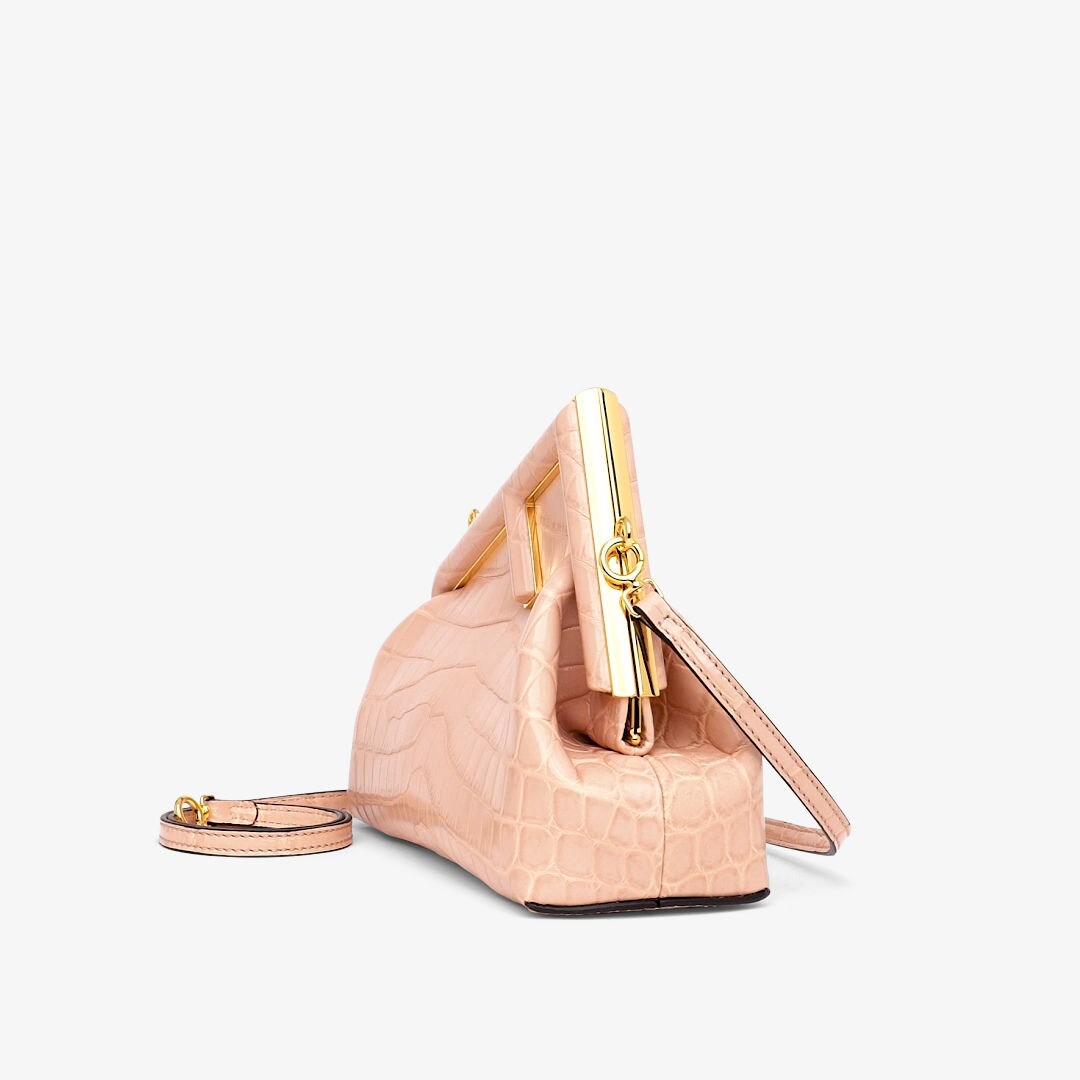 小型款式FENDI First