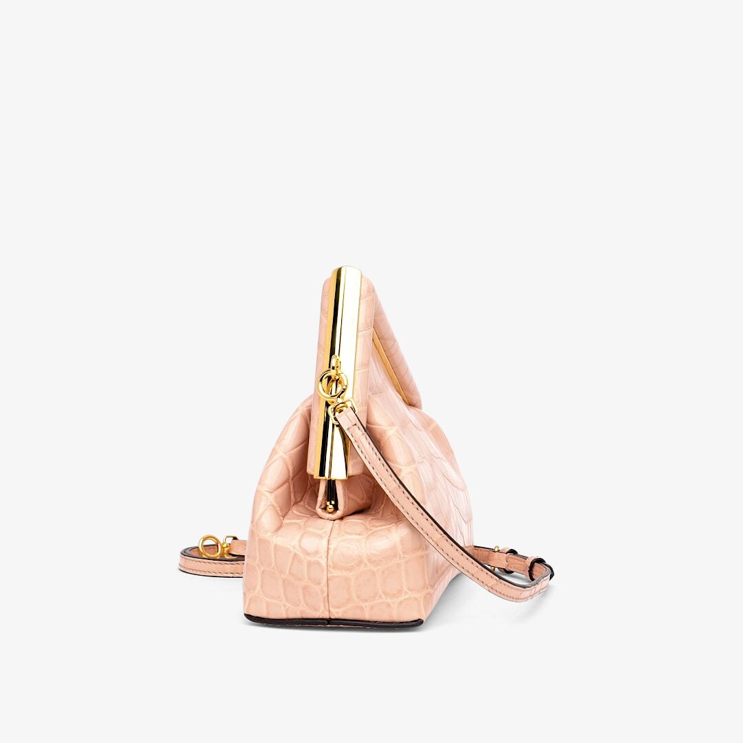 小型款式FENDI First