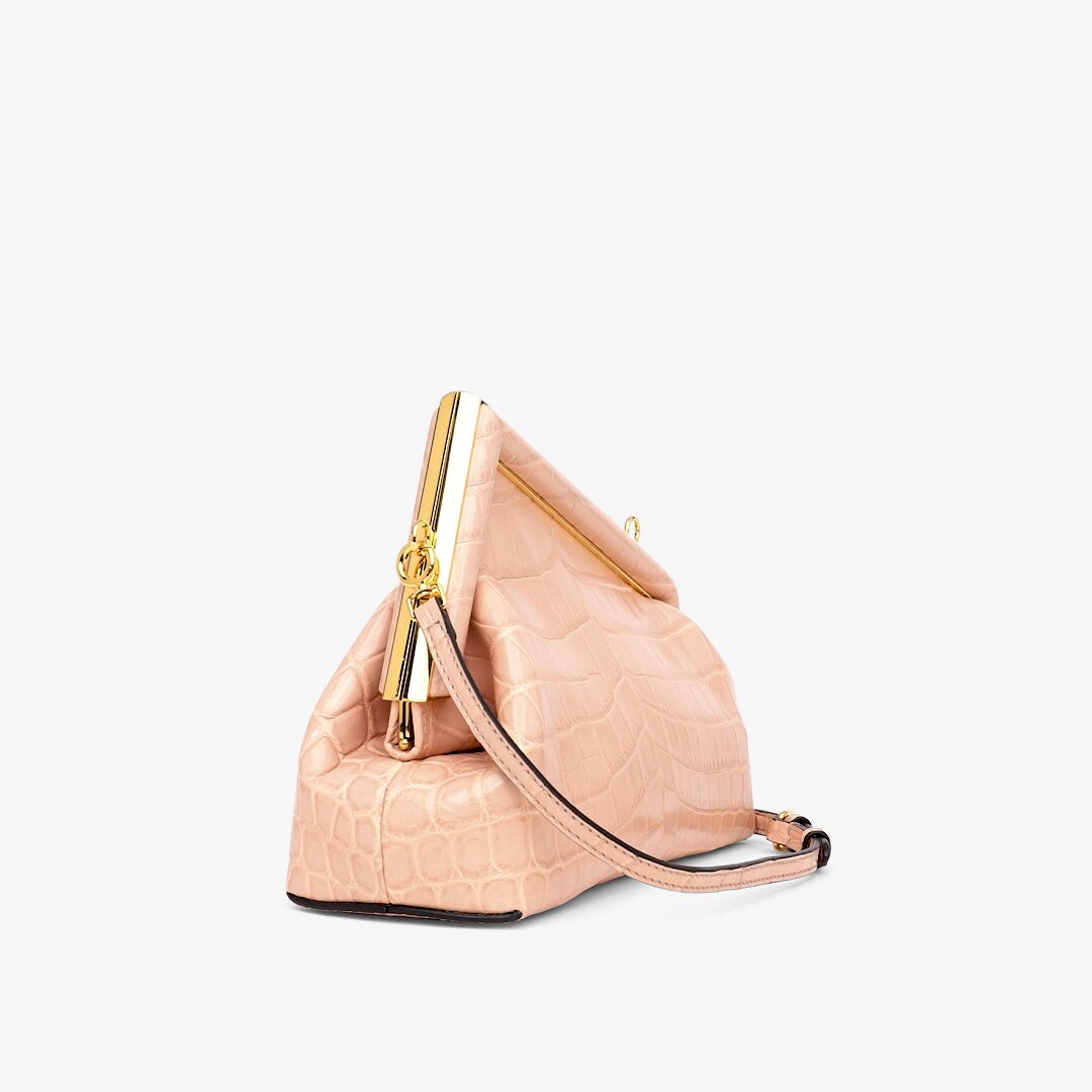 小型款式FENDI First