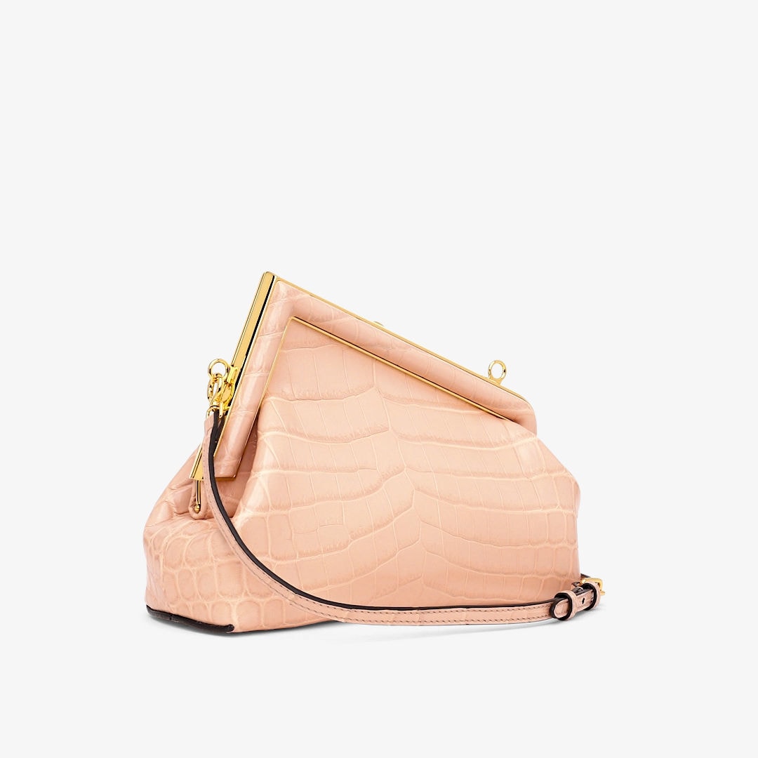 小型款式FENDI First