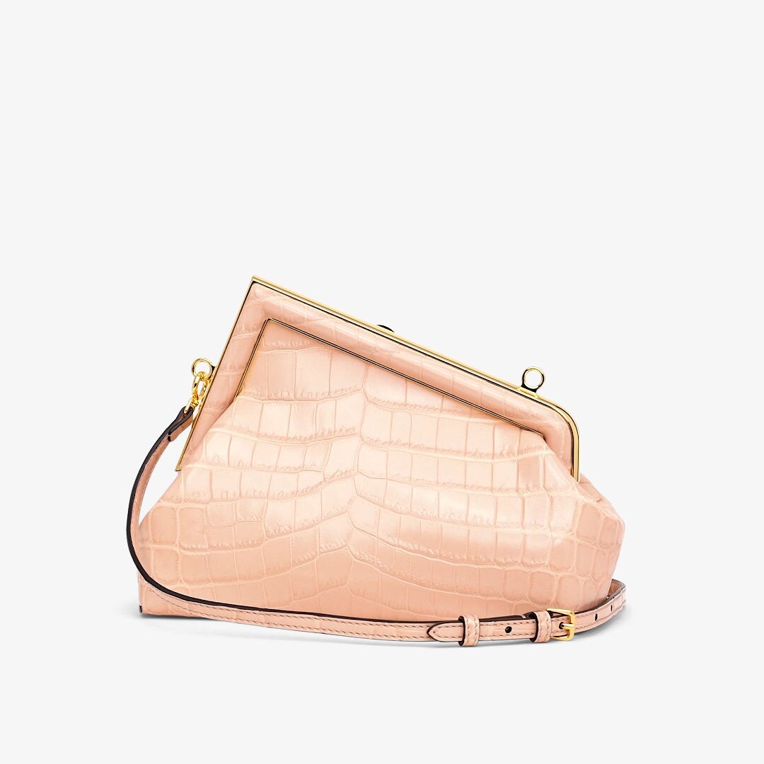 小型款式FENDI First