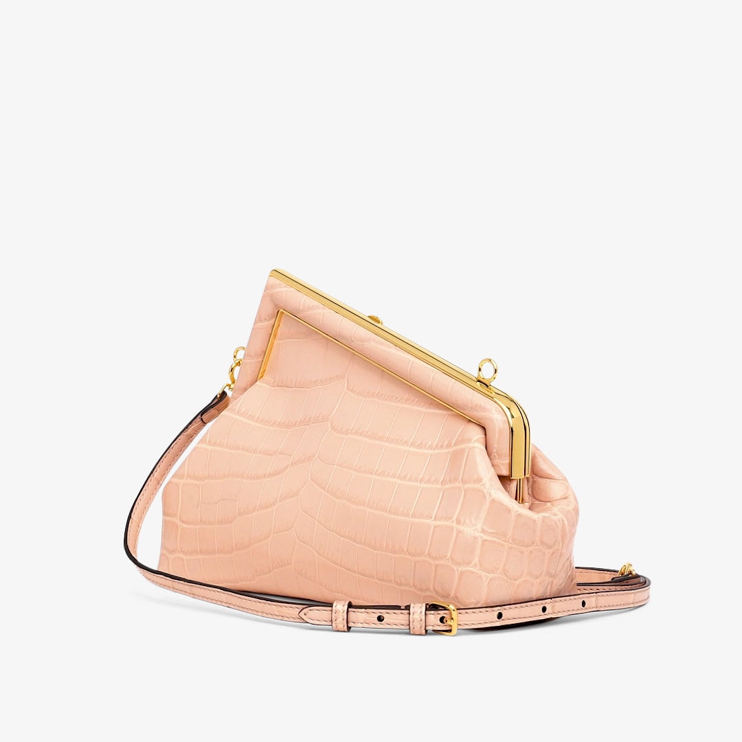 小型款式FENDI First