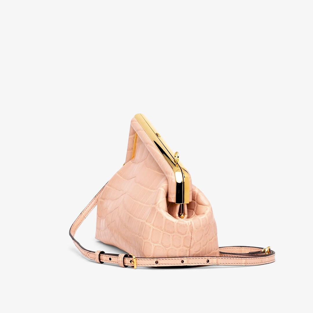 小型款式FENDI First