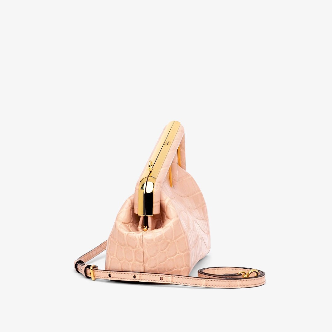 小型款式FENDI First