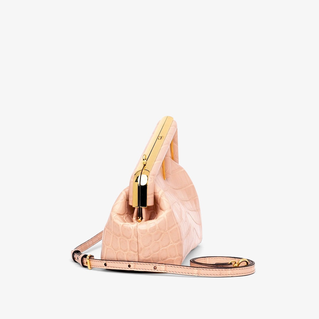 小型款式FENDI First