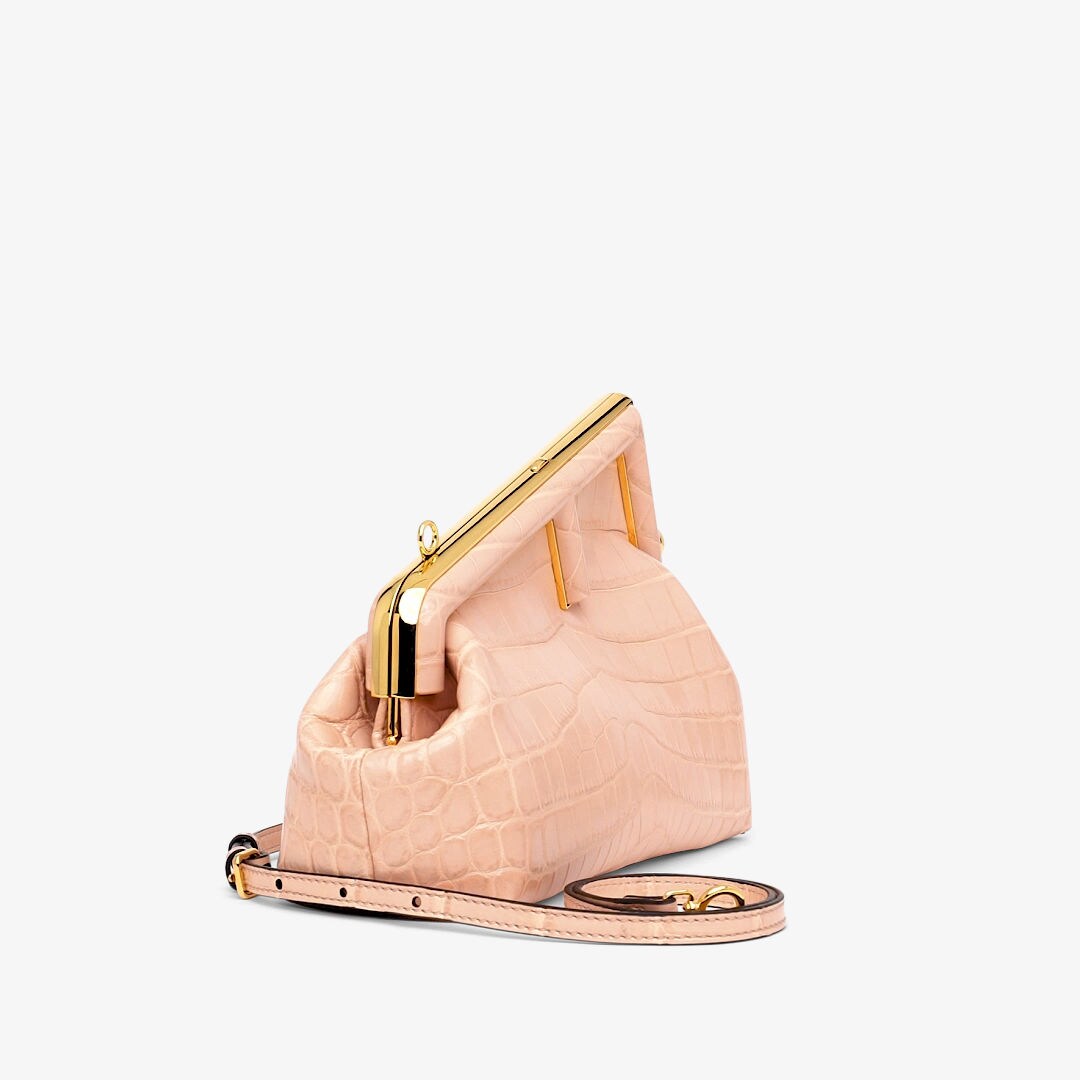 小型款式FENDI First