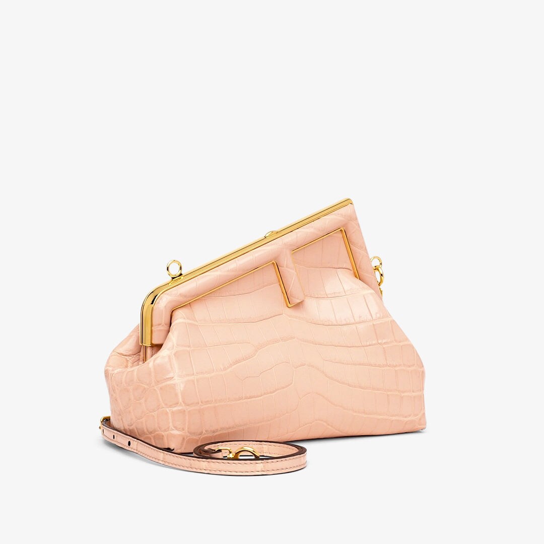 小型款式FENDI First