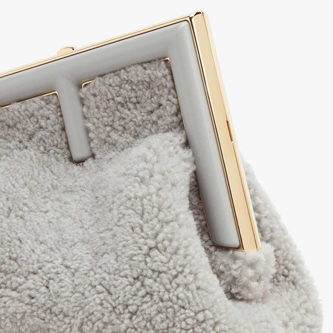 حقيبة Fendi First بحجم صغير