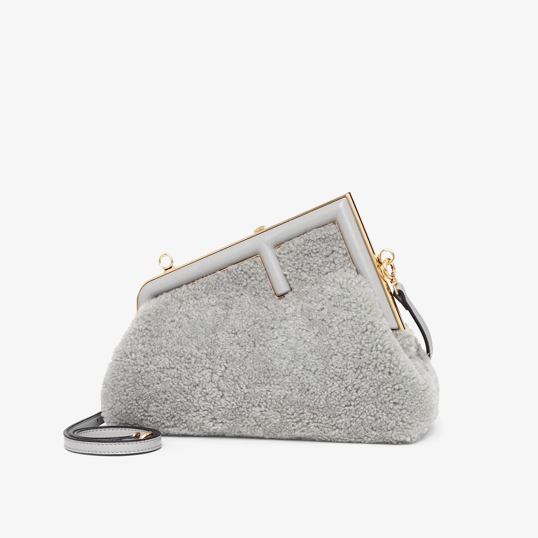 حقيبة Fendi First بحجم صغير