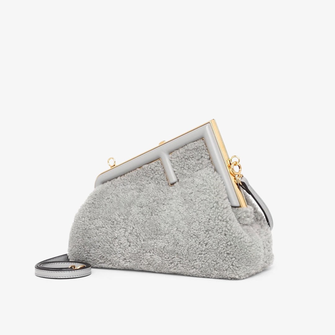 حقيبة Fendi First بحجم صغير