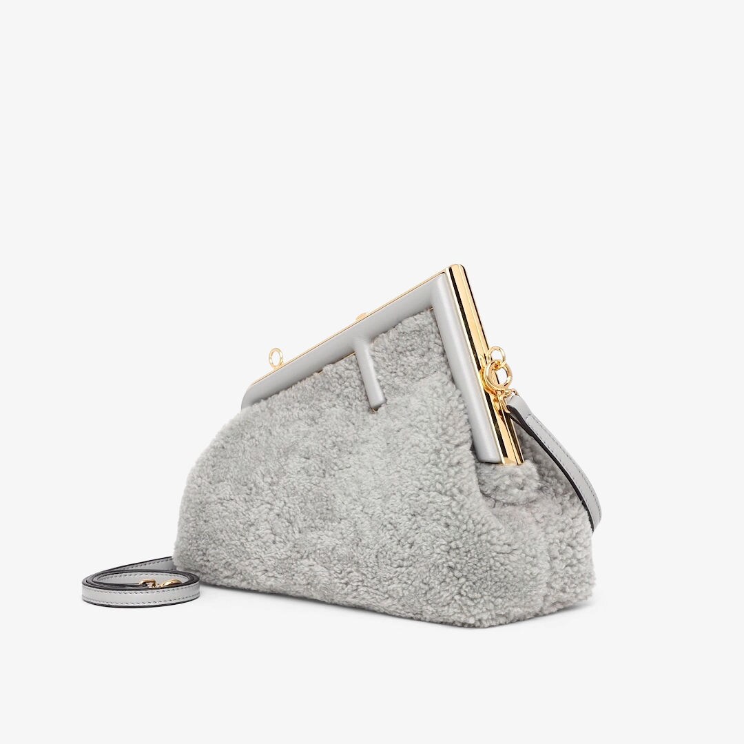 حقيبة Fendi First بحجم صغير