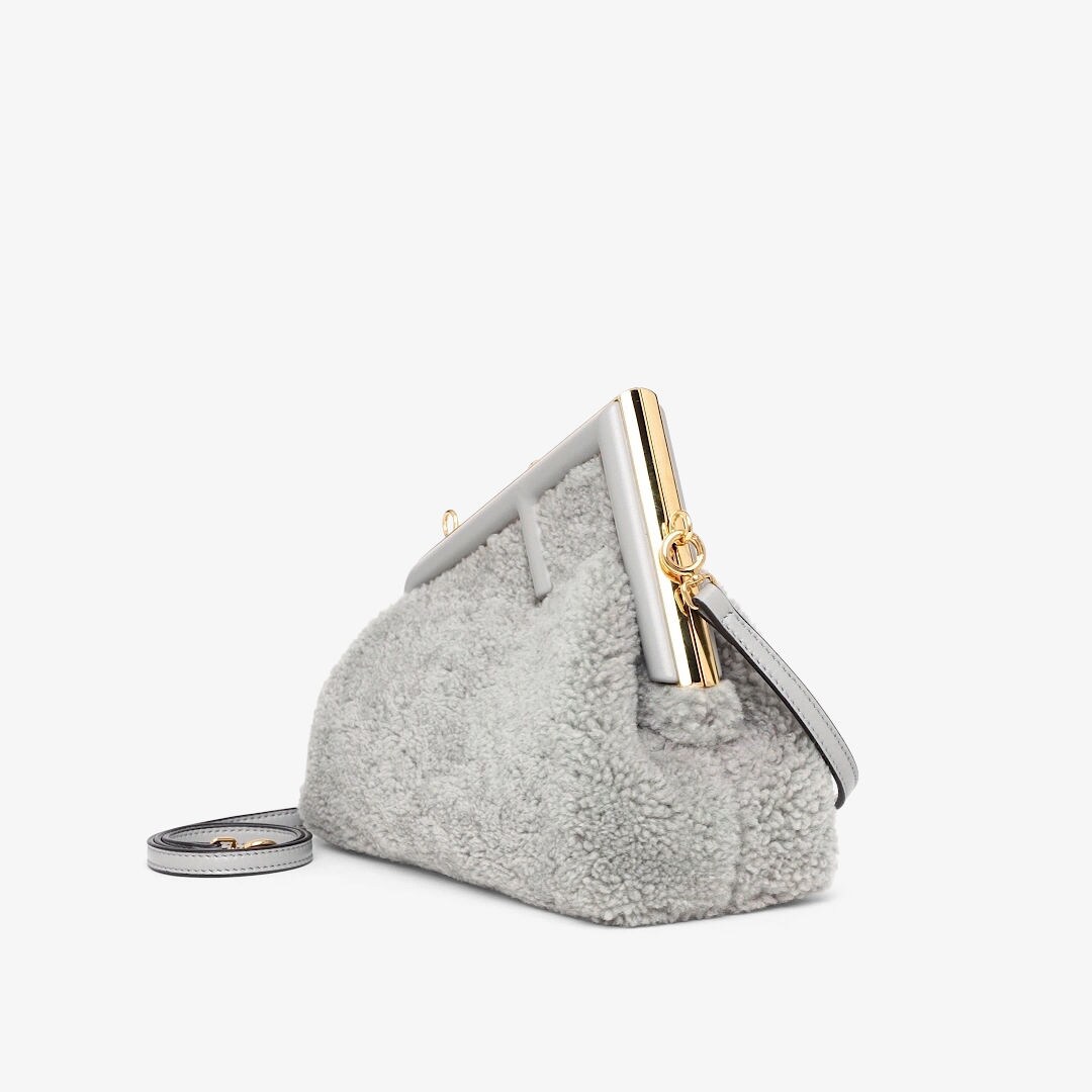 حقيبة Fendi First بحجم صغير