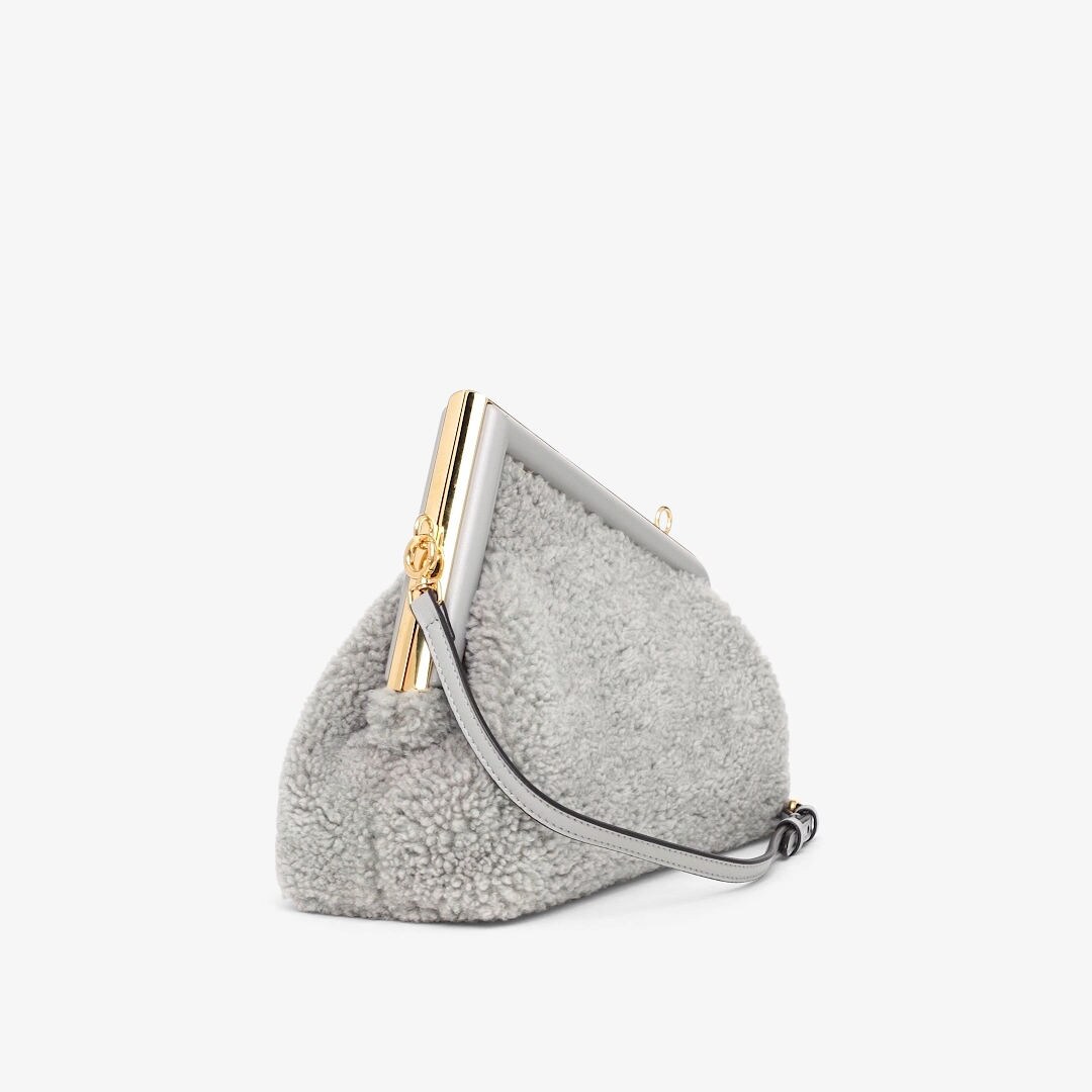 حقيبة Fendi First بحجم صغير
