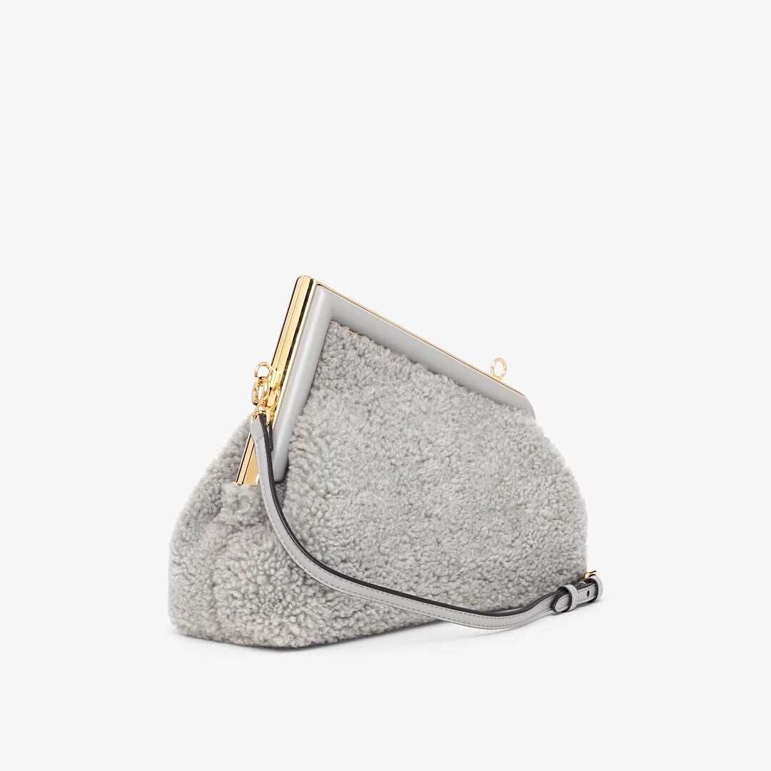 حقيبة Fendi First بحجم صغير