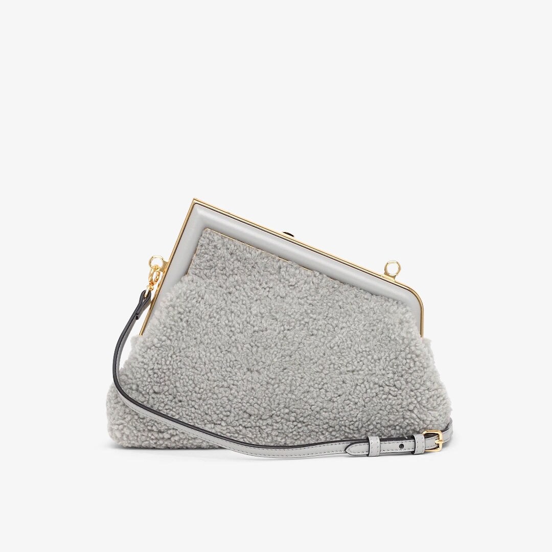 حقيبة Fendi First بحجم صغير