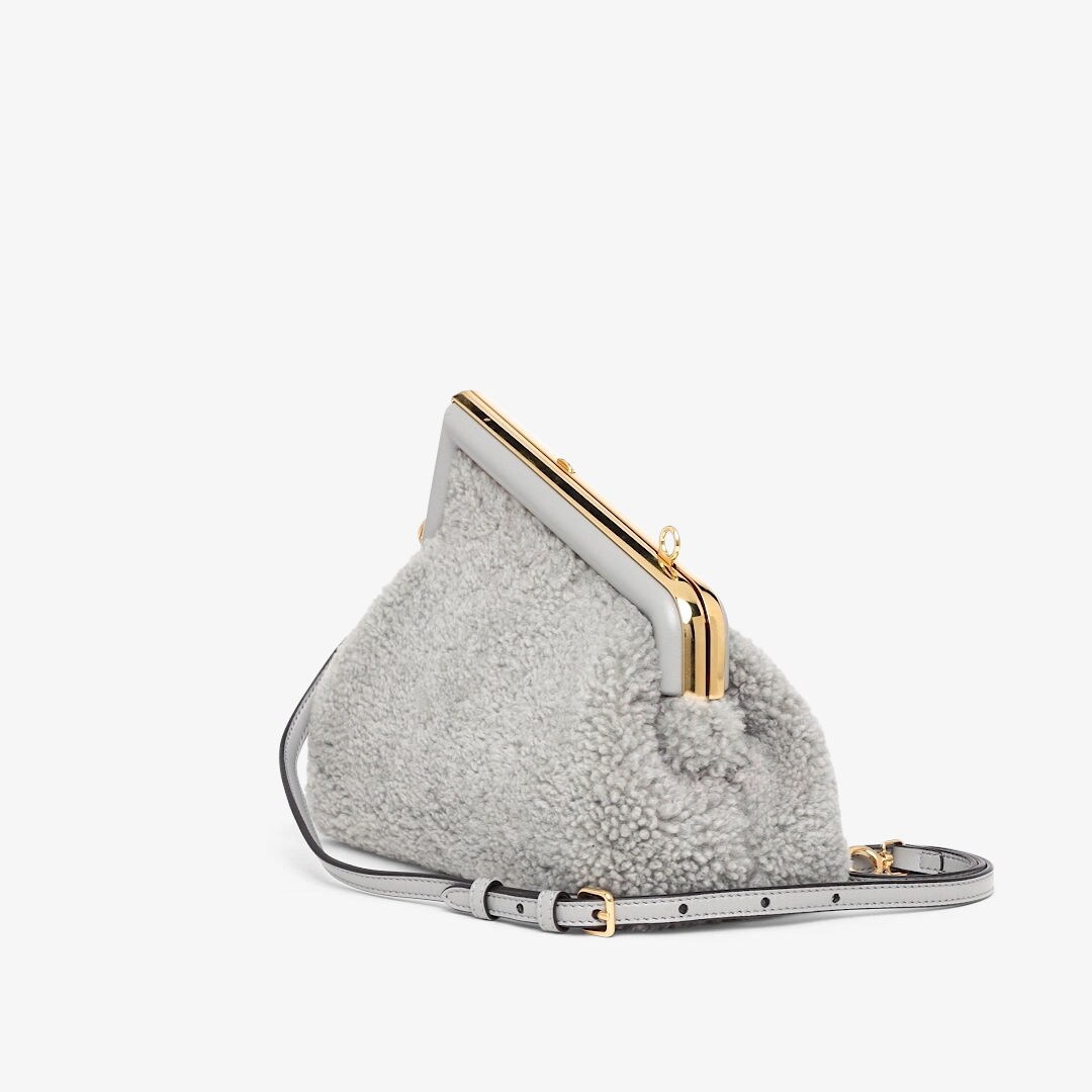 حقيبة Fendi First بحجم صغير