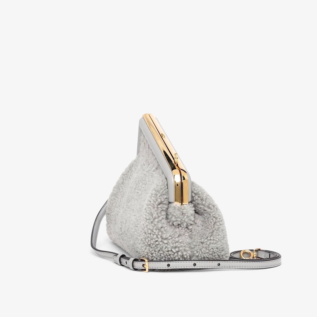 حقيبة Fendi First بحجم صغير