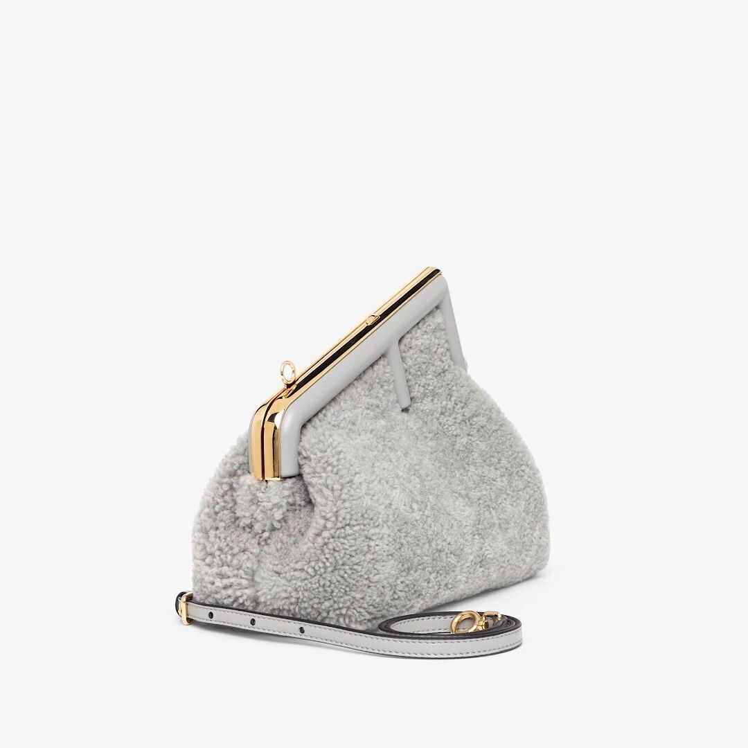 حقيبة Fendi First بحجم صغير