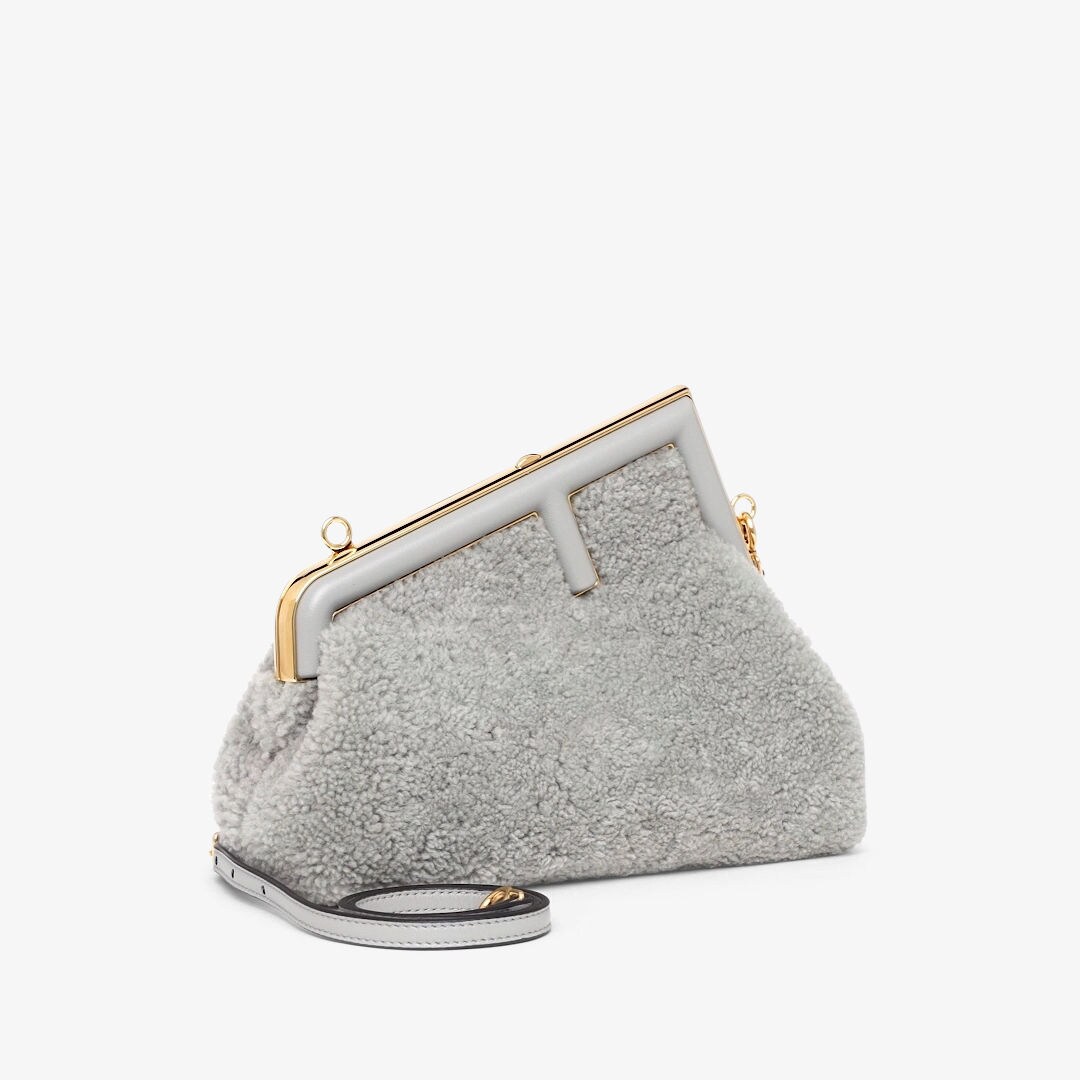 حقيبة Fendi First بحجم صغير