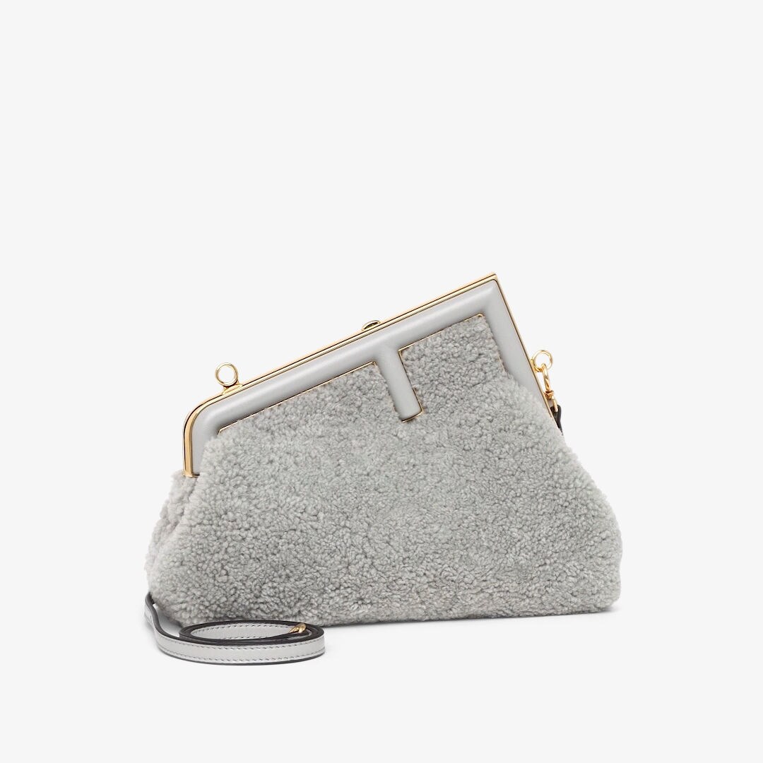 حقيبة Fendi First بحجم صغير