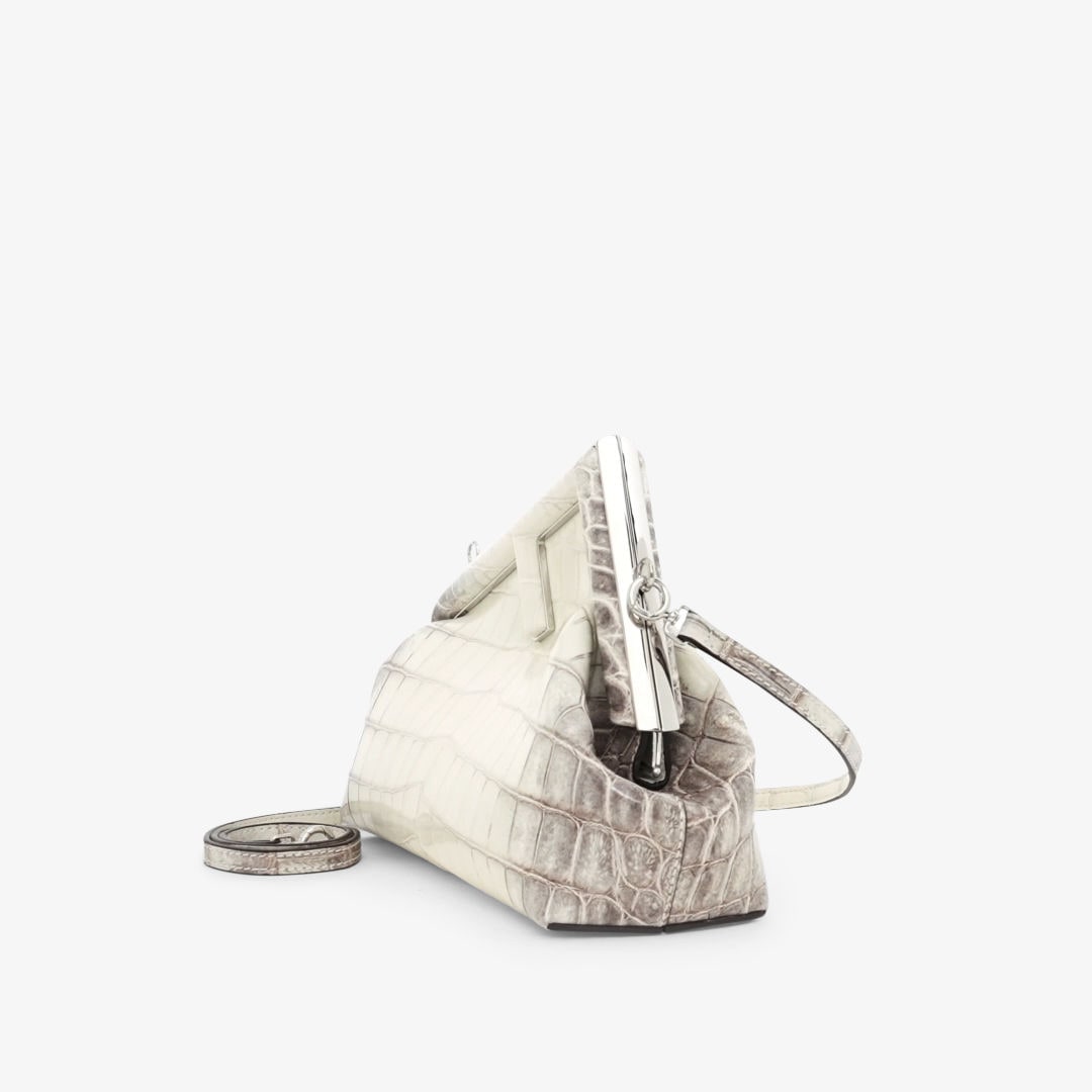 小型款式Fendi First