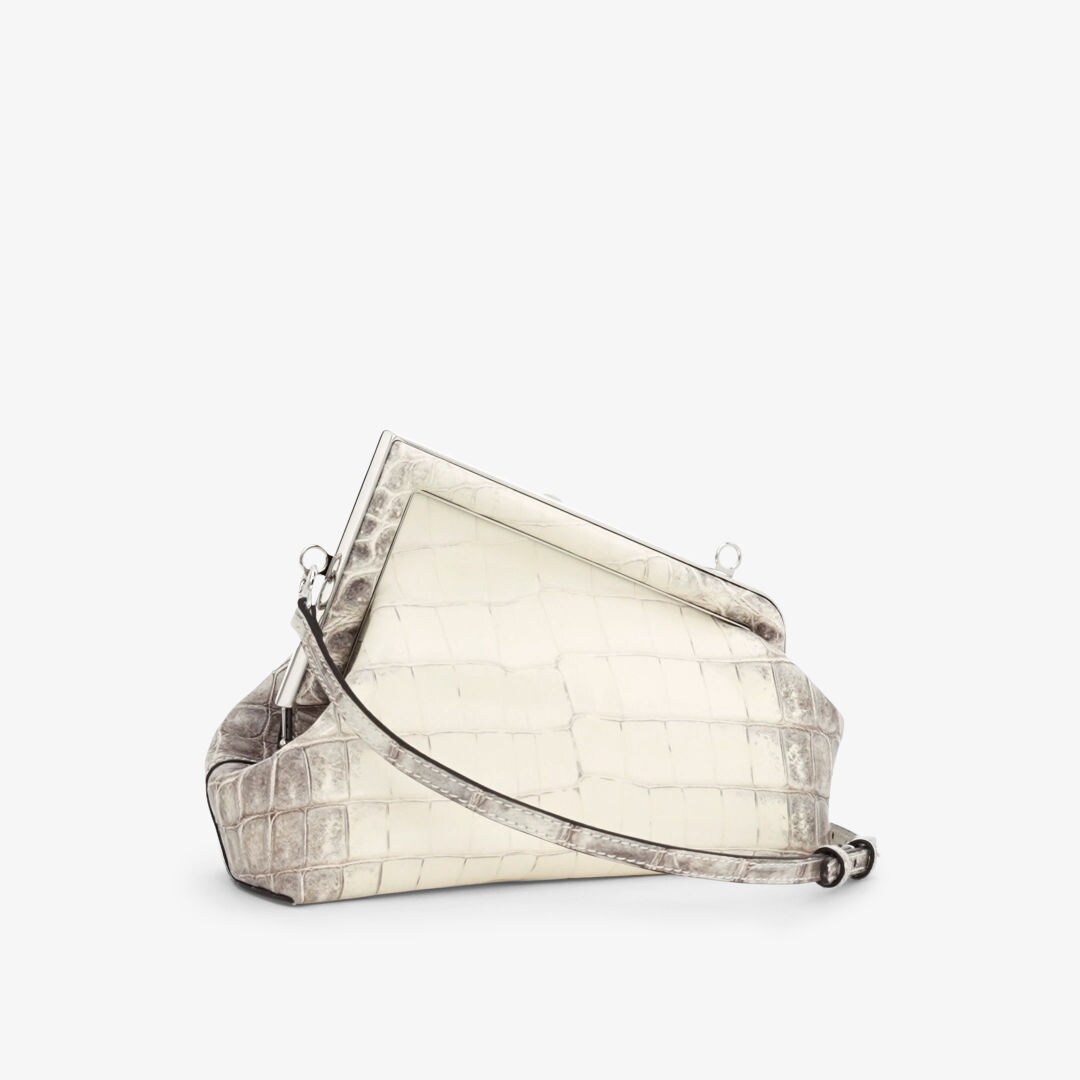 小型款式Fendi First