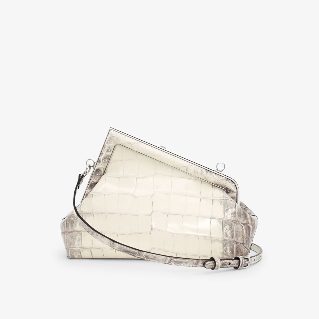 小型款式Fendi First