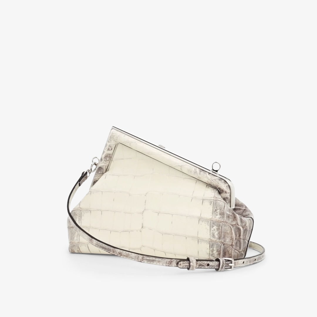 小型款式Fendi First
