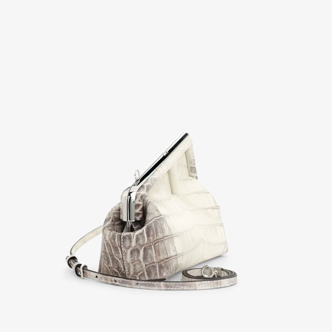 小型款式Fendi First