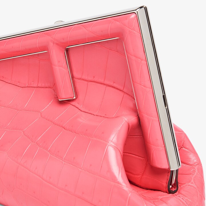 粉红色鳄鱼皮手袋