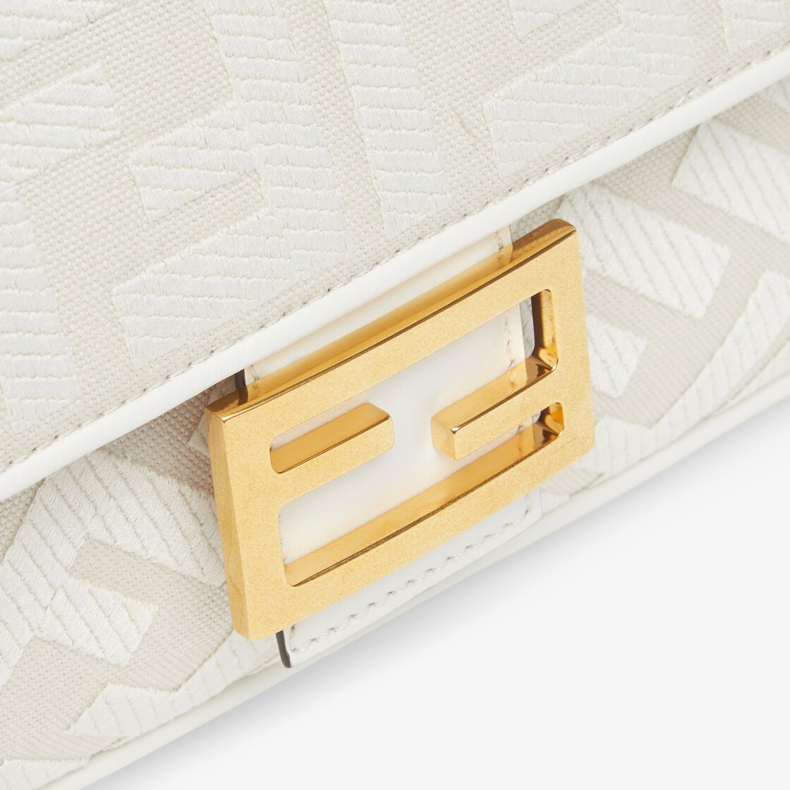 White fendi online baguette