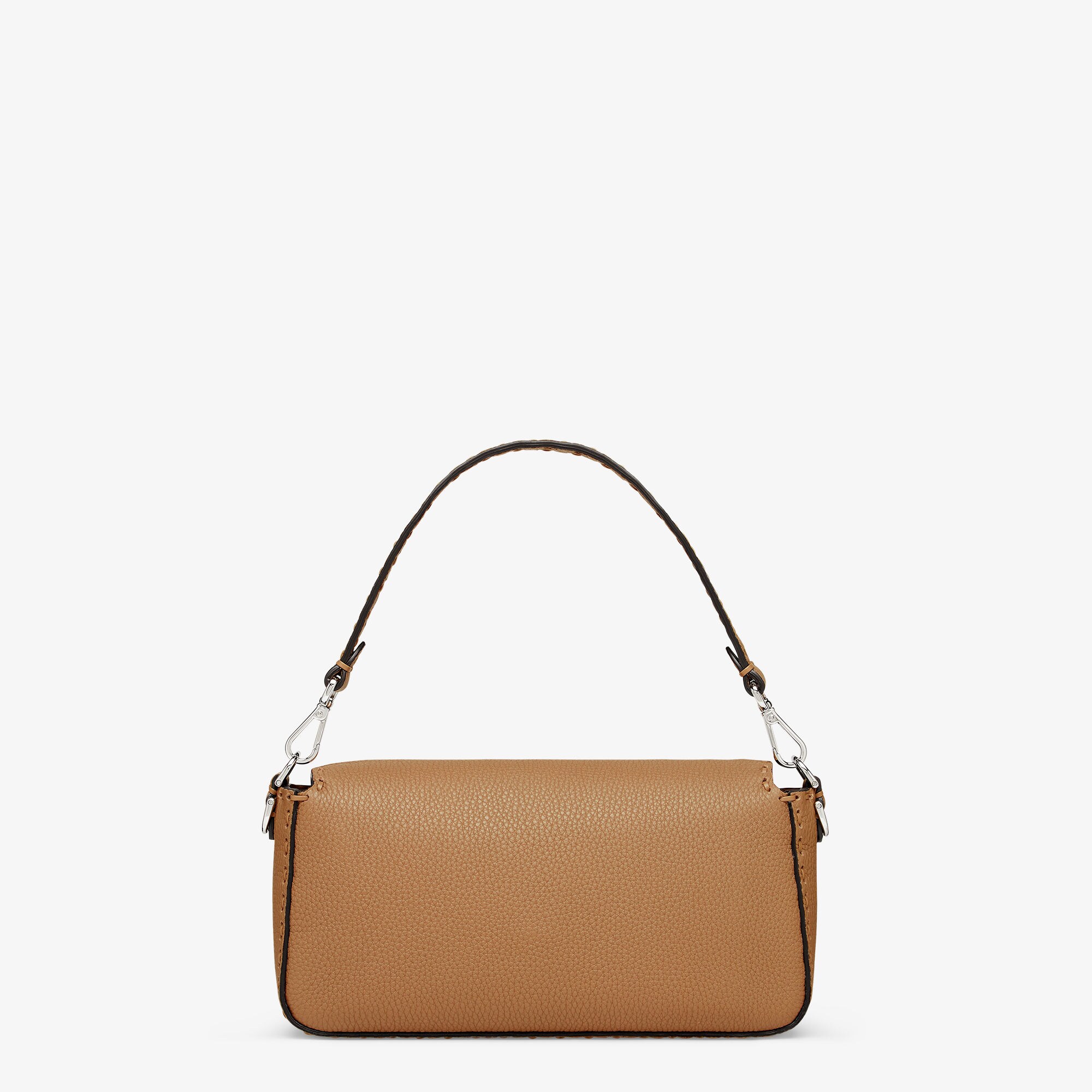 大人上品なおすすめコーデ バゲット カーフレザー ブラウン | Fendi バッグ