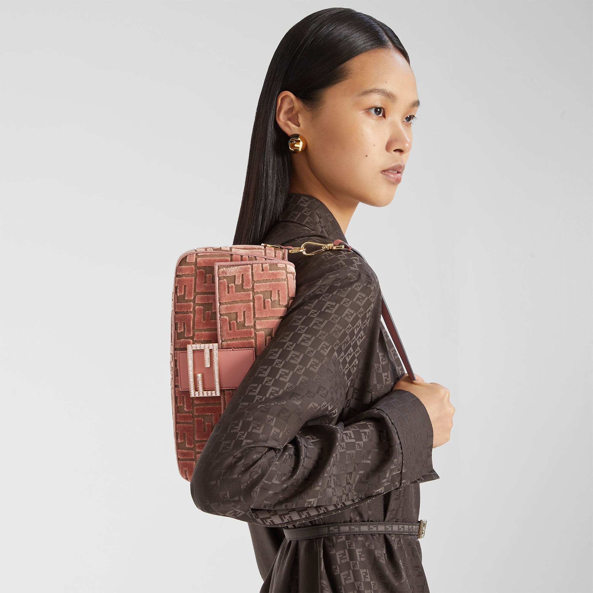 8BR600AT0YF13VM_03?wid=2000&