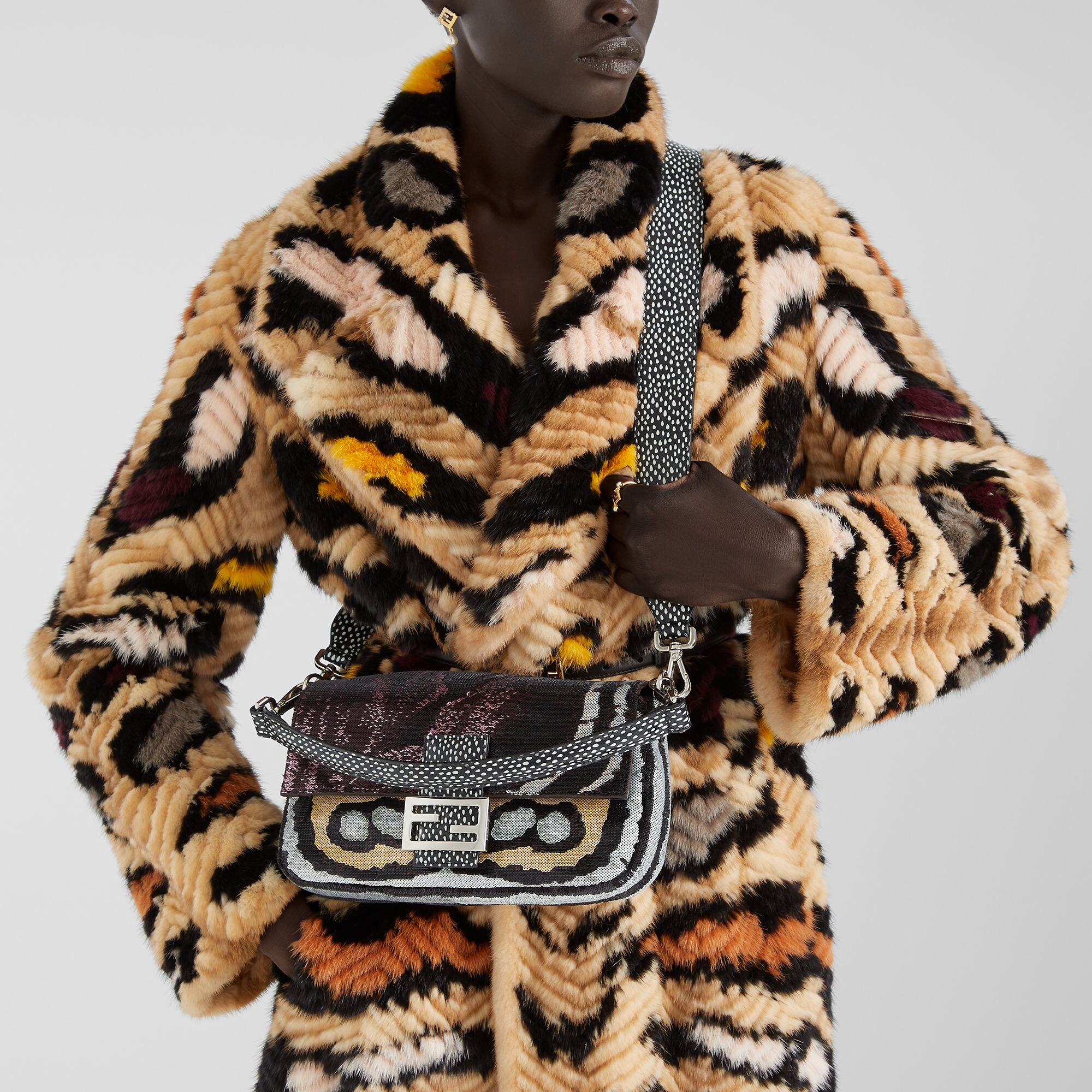 8BR600AVT6F1UD8_03?wid=2000&