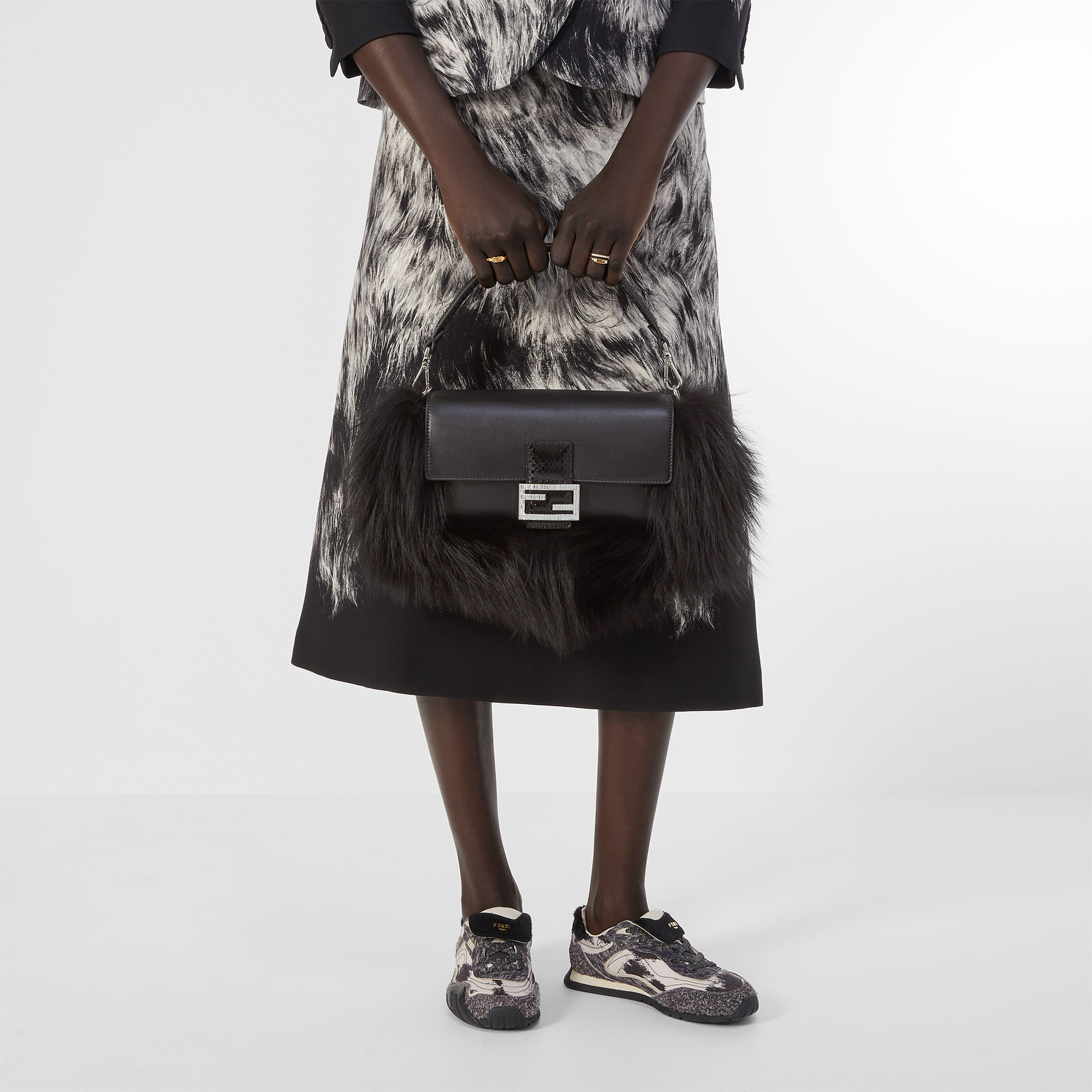 バゲット® プレシャスレザー ブラック | Fendi