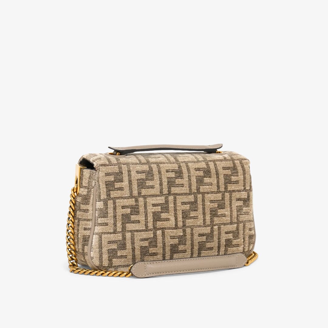 fendi ff motif chained shoulder bag