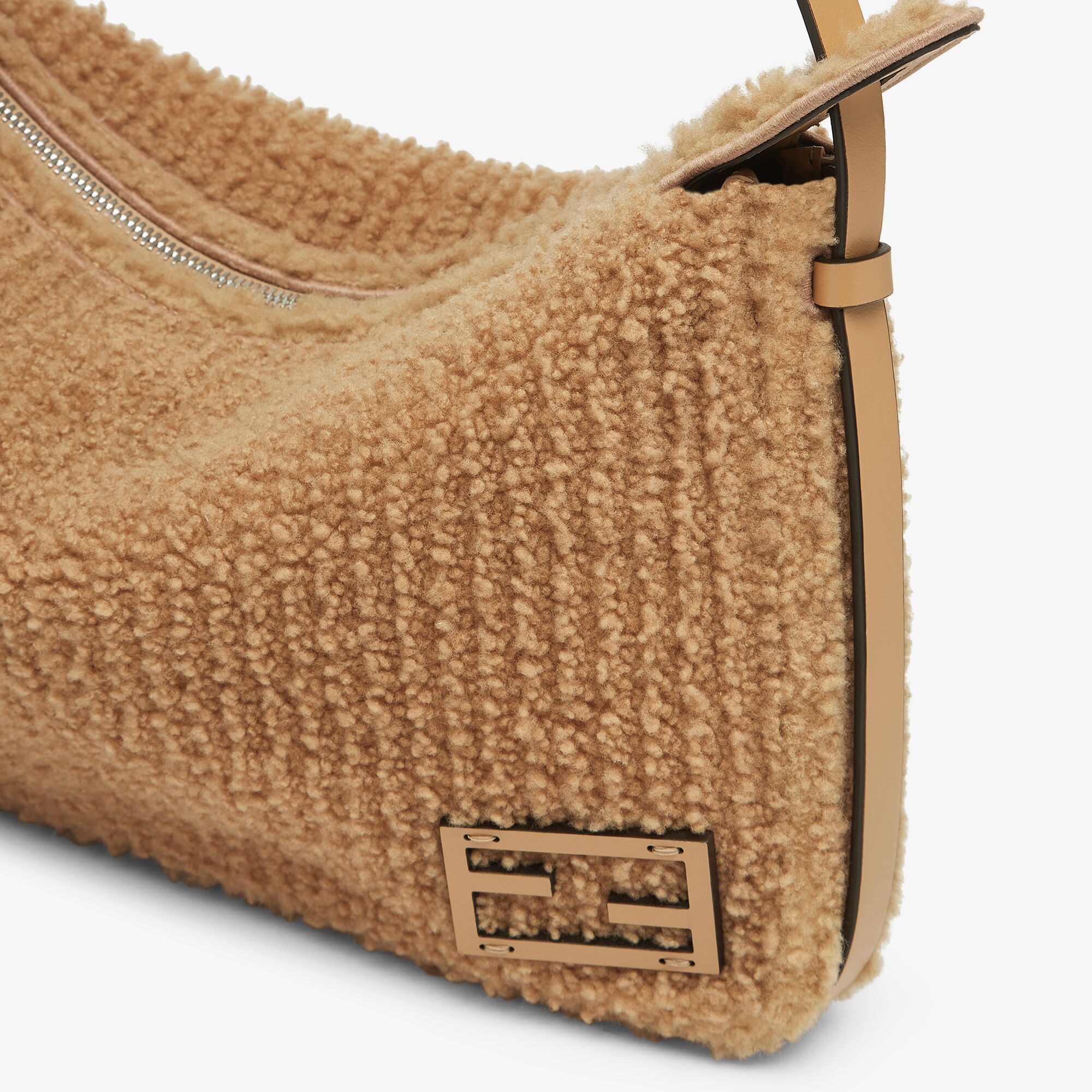 シンプリー フェンディ ミディアム ファー ベージュ | Fendi シンプリー フェンディ ミディアム ファー ベージュ | Fendi