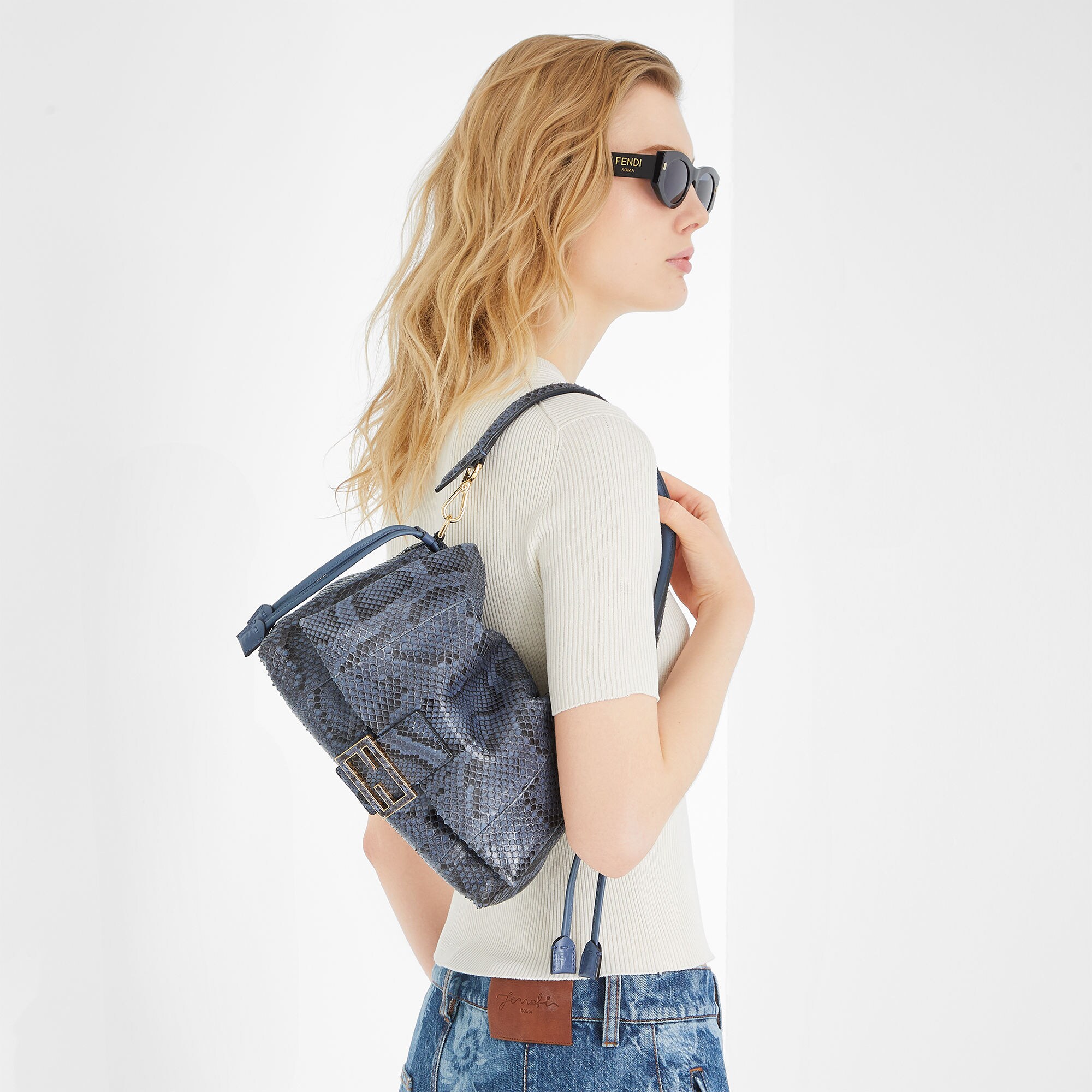Mamma Baguette Medium Fine leathers Blue | Fendi