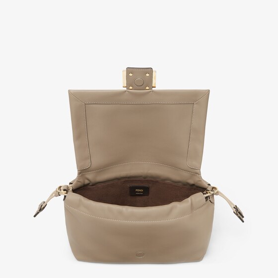 Fendi Baguette Soft Medium | Thumbnail 4