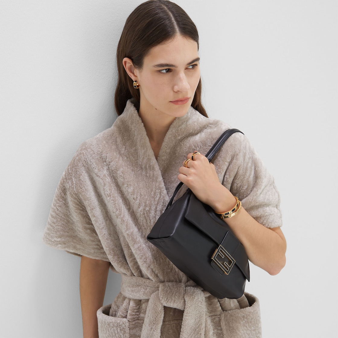 ブラック のウィ ウィメンズ 向けデザイナー バッグ | FENDI JP ブラック のウィ ウィメンズ 向けデザイナー バッグ | FENDI JP