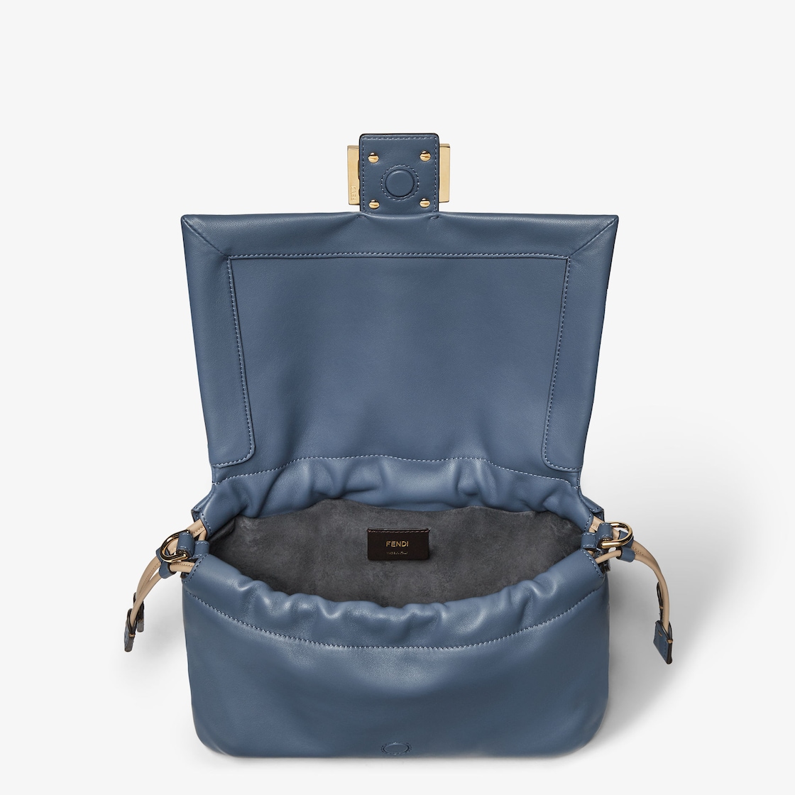 レザー のウィ ウィメンズ 向けデザイナー バッグ | FENDI JP レザー のウィ ウィメンズ 向けデザイナー バッグ | FENDI JP