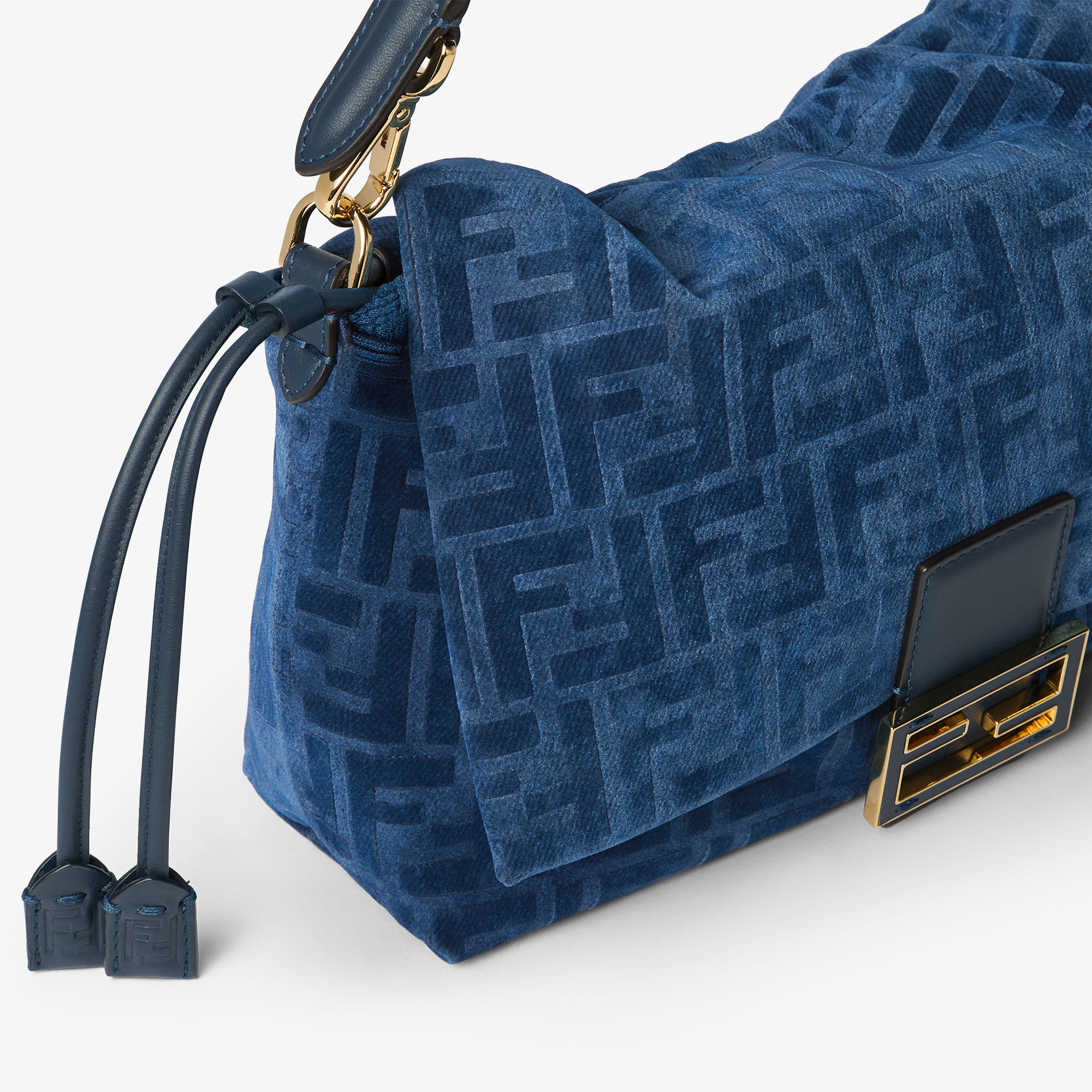 Mamma Baguette Medium - Blue | FENDI US