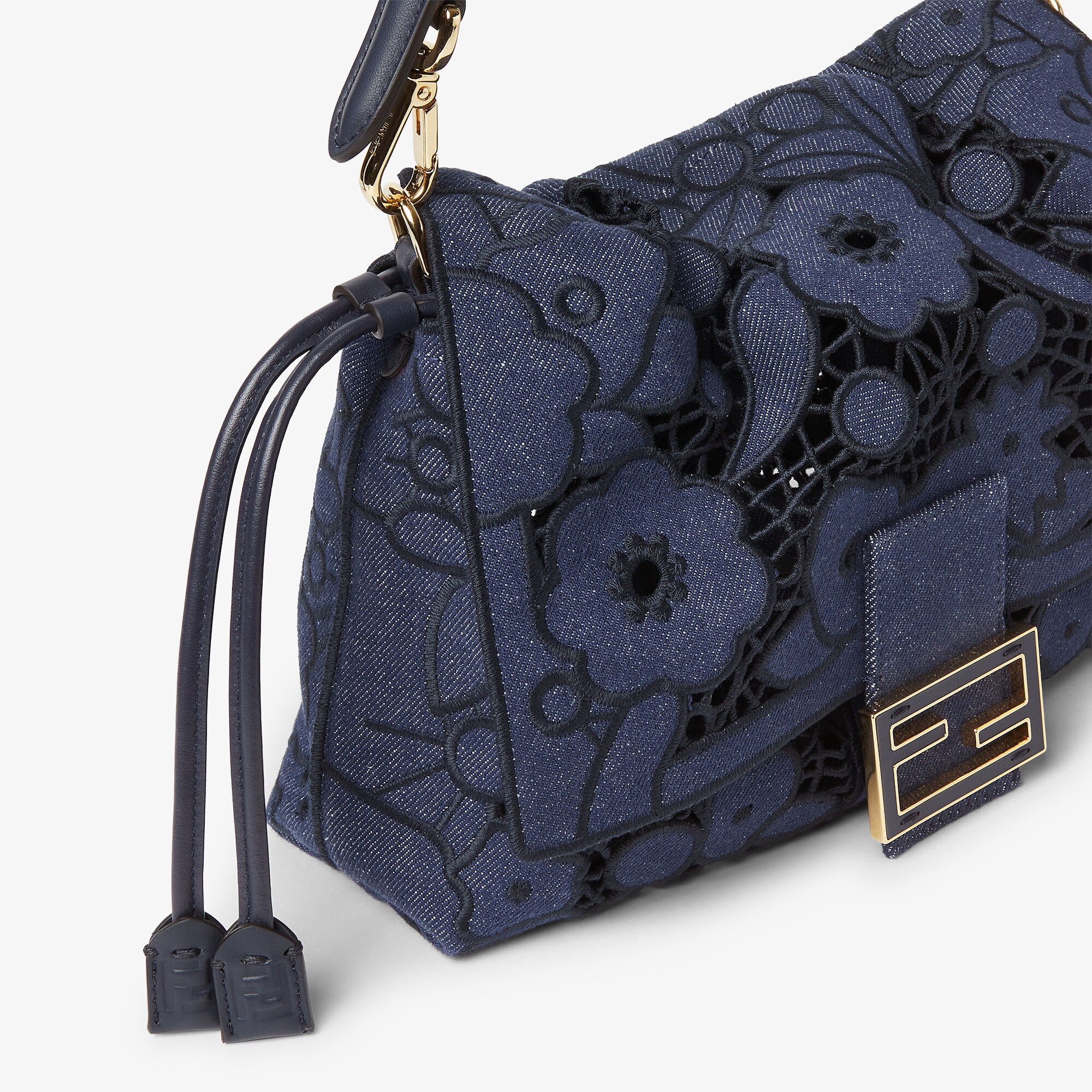 Mamma Baguette Medium - Blue | FENDI US