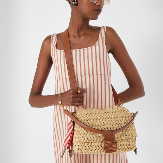 Fendi Baguette Soft Medium | Thumbnail 3