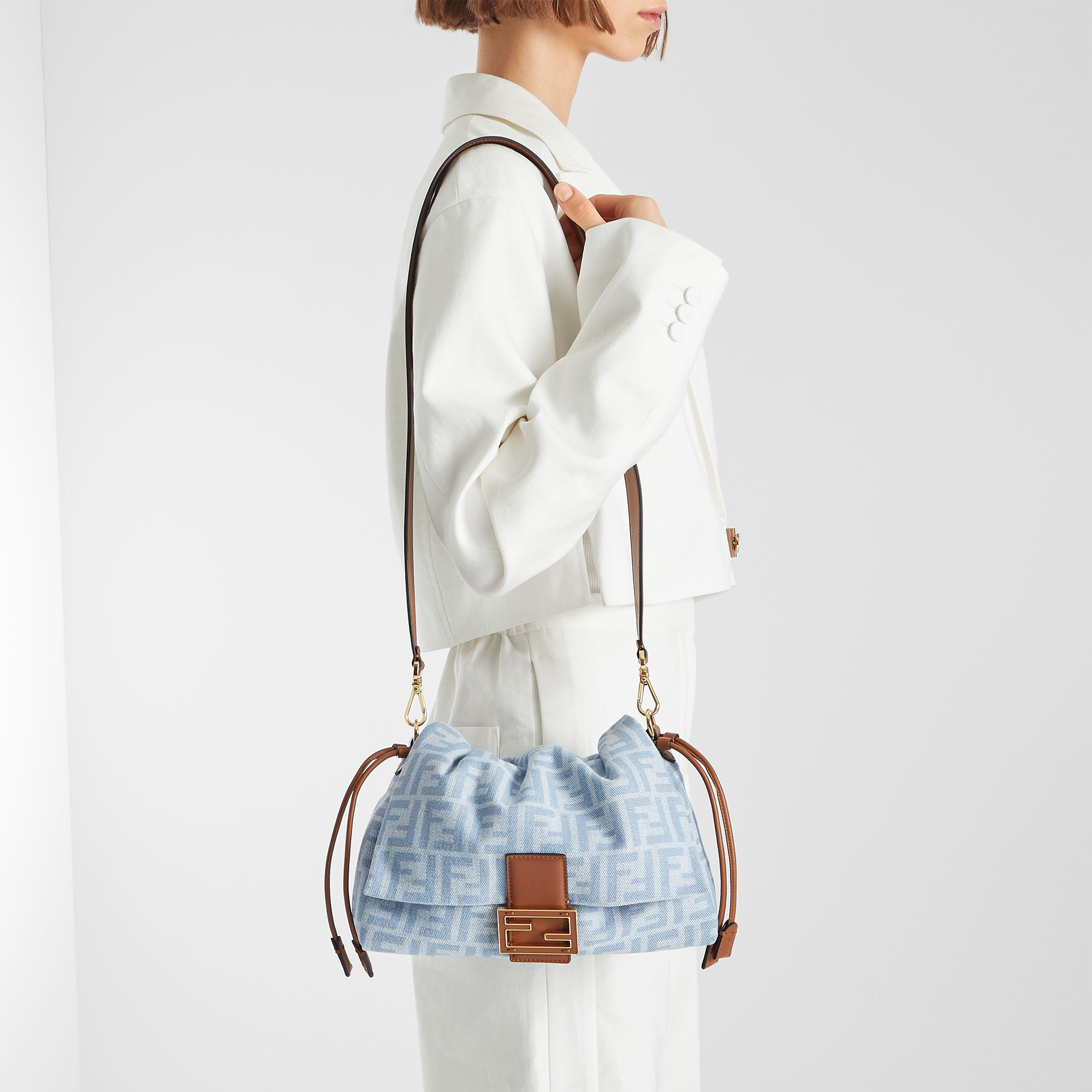 Mamma Baguette Medium - Light blue | FENDI International