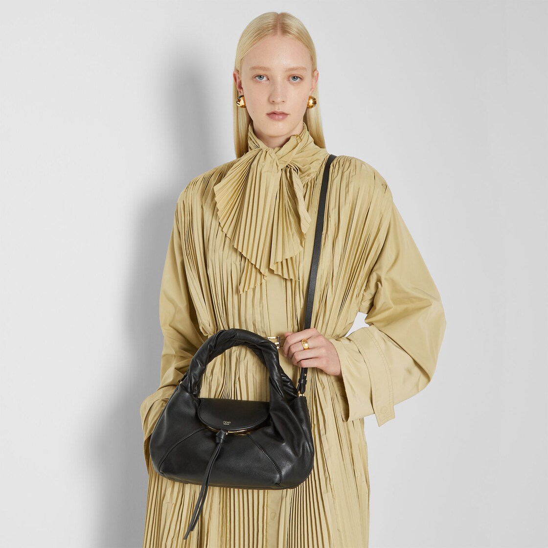 黑色皮革手袋-FENDI SPY小号包包-FENDI芬迪中国官网