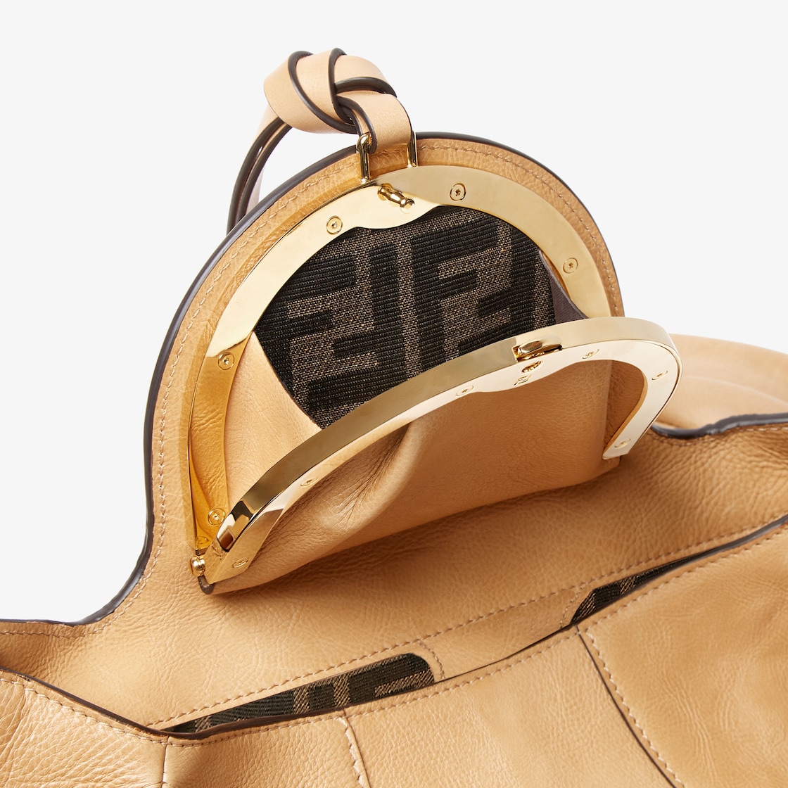 Fendi スパイ